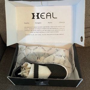 New in box HEAL black and white Comfort shoes